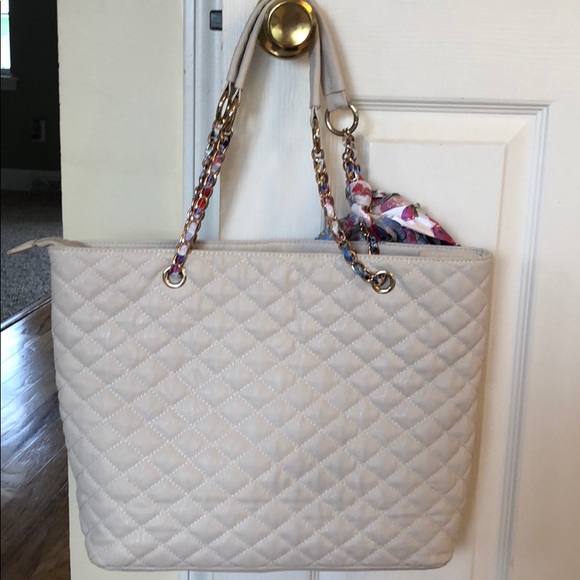 Quilted Aldo purse with scarf - Picture 2 of 3
